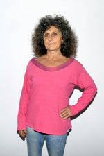 Cargar imagen en el visor de la galería, Jersey  fucsia cuello morado
